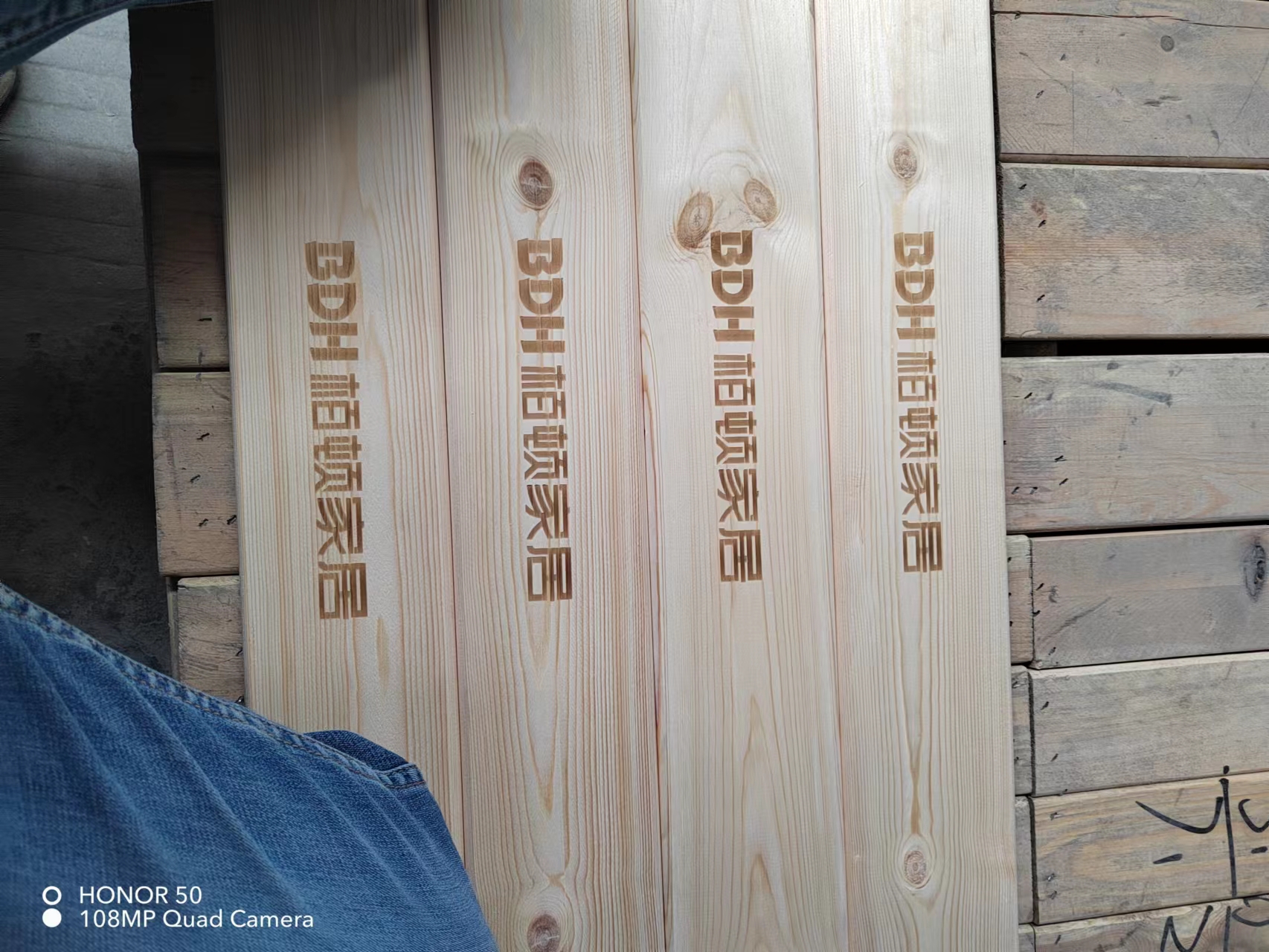 家具板CO2激光打标机现场应用视频