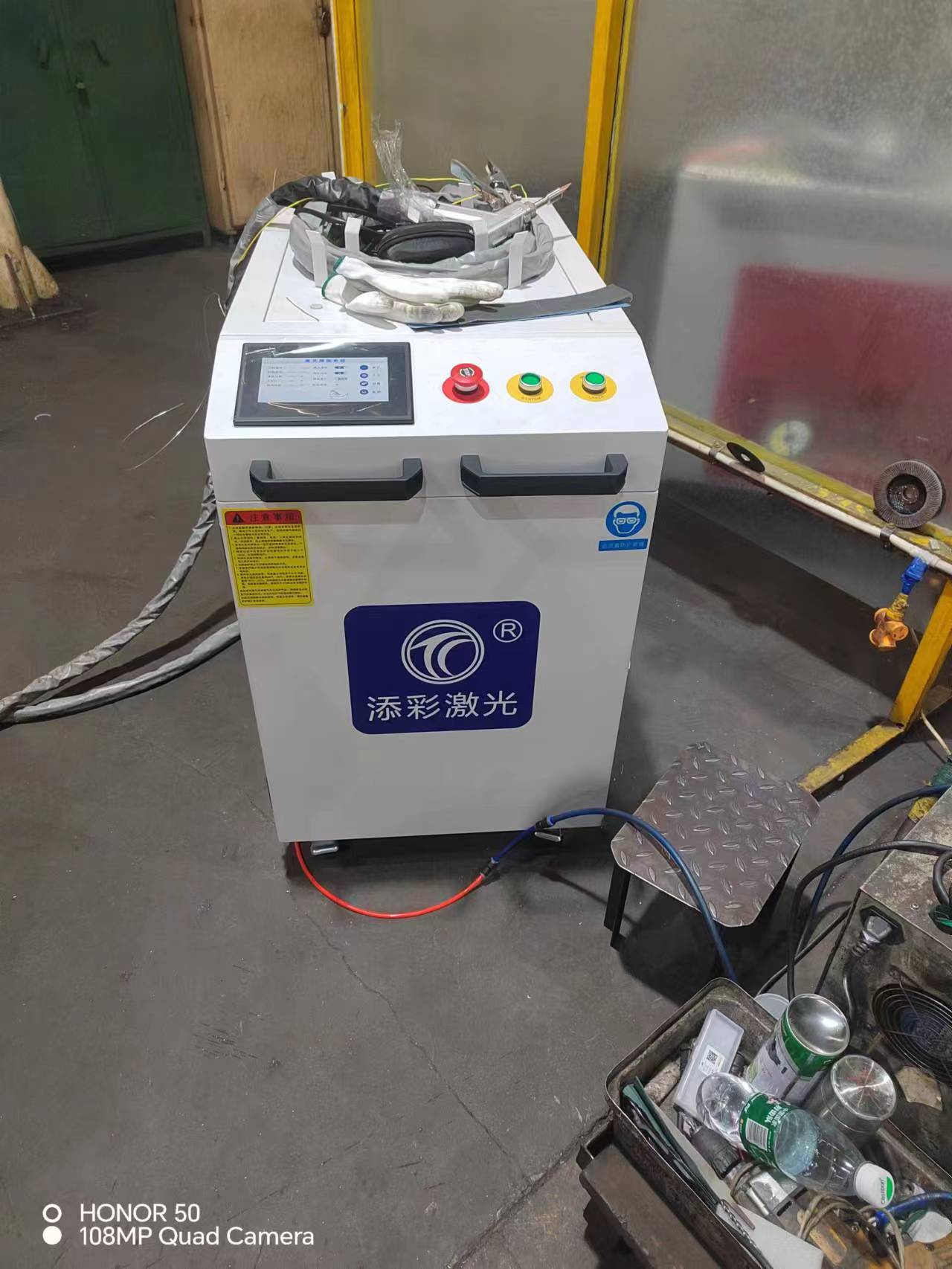 手持激光焊接机磨具修补应用视频